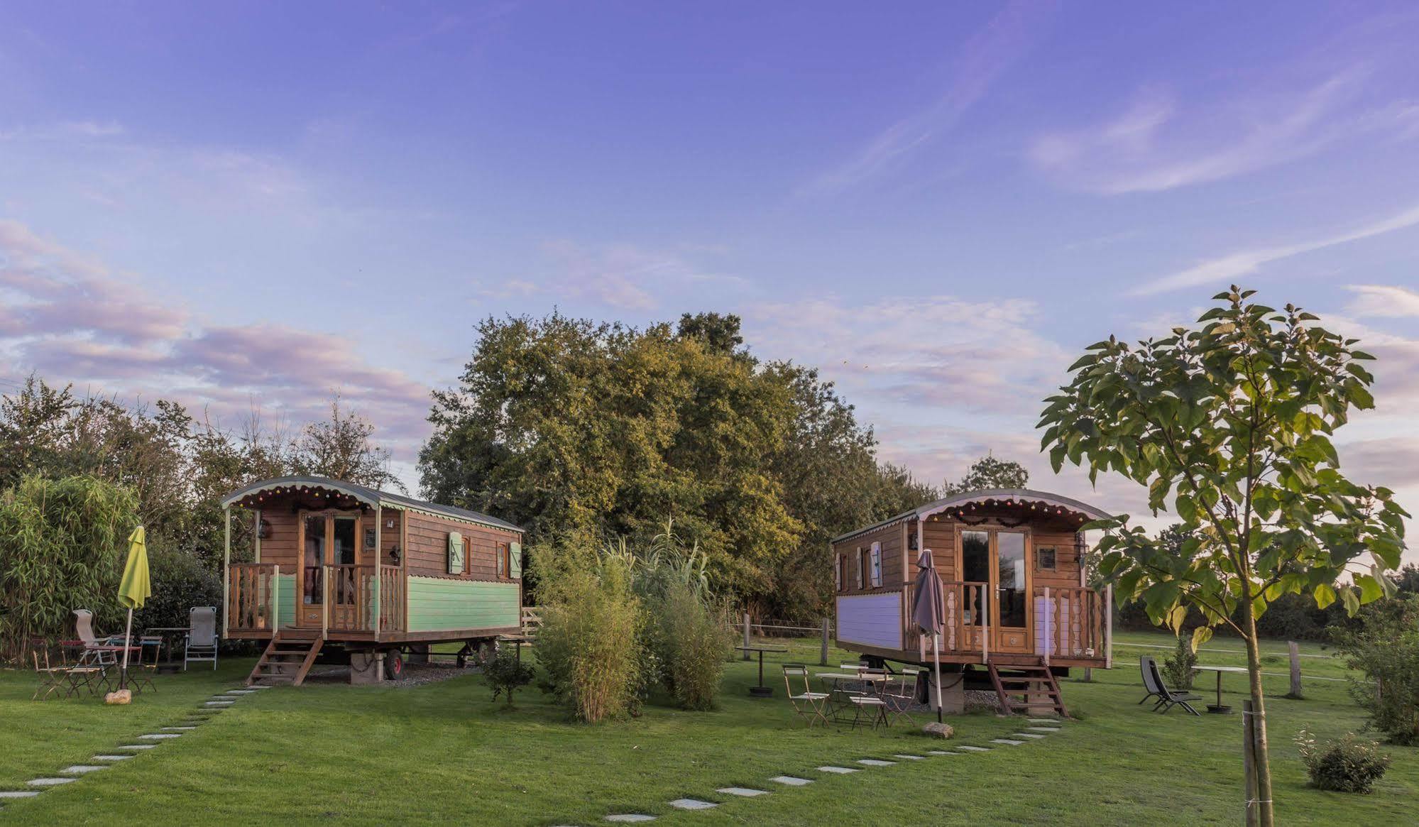 Les Roulottes De La Brauderie Brissarthe Exterior foto